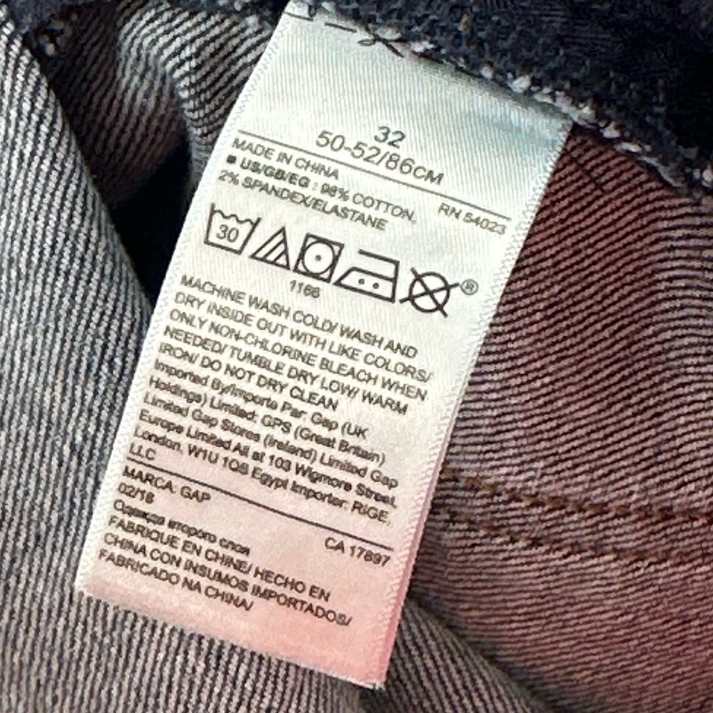 GAP Denim Button Front pencil Skirt Size 32 Raw Hem Medium Wash Y2K Vintage - Picture 9 of 10